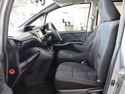 2015 Toyota Noah - Thumbnail