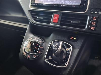 2015 Toyota Noah - Thumbnail