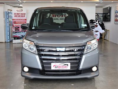 2015 Toyota Noah - Thumbnail