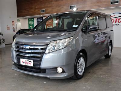 2015 Toyota Noah - Thumbnail
