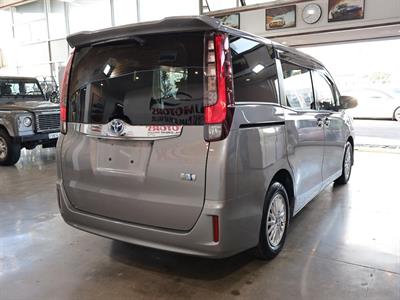 2015 Toyota Noah - Thumbnail