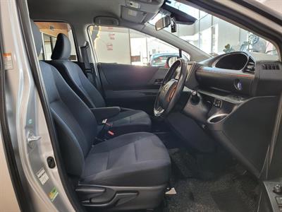 2016 Toyota Sienta - Thumbnail