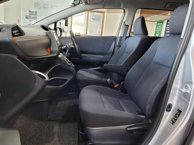 2016 Toyota Sienta - Thumbnail