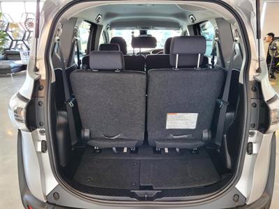 2016 Toyota Sienta - Thumbnail