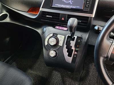 2016 Toyota Sienta - Thumbnail