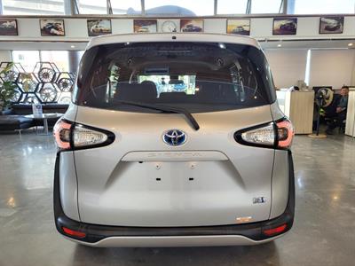 2016 Toyota Sienta - Thumbnail