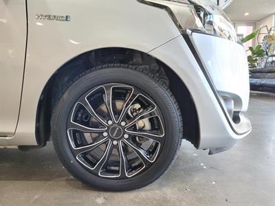 2016 Toyota Sienta - Thumbnail