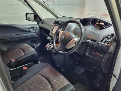 2014 Nissan Serena - Thumbnail