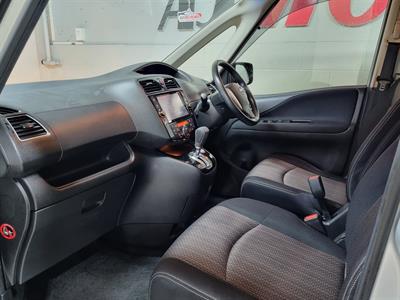 2014 Nissan Serena - Thumbnail