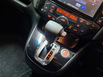 2014 Nissan Serena - Thumbnail