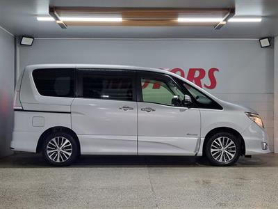 2014 Nissan Serena - Thumbnail