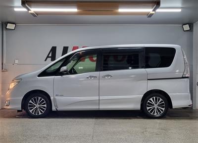 2014 Nissan Serena - Thumbnail