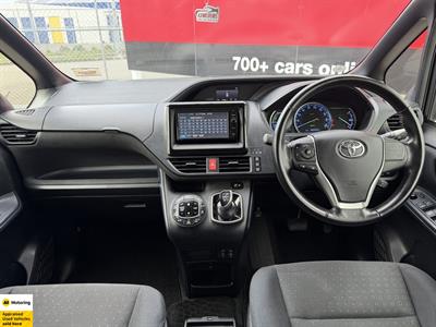 2014 Toyota Voxy - Thumbnail