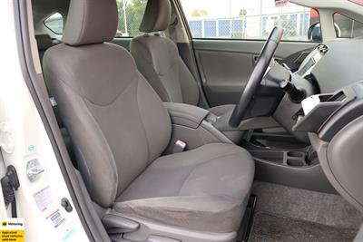 2011 Toyota Prius - Thumbnail