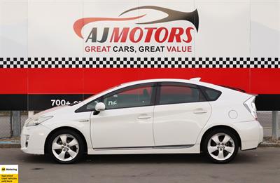2011 Toyota Prius - Thumbnail
