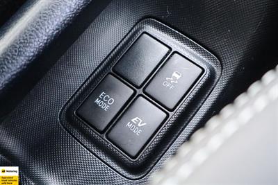 2015 Toyota Aqua - Thumbnail