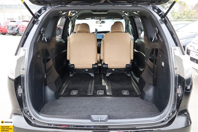 2015 Toyota Estima - Thumbnail