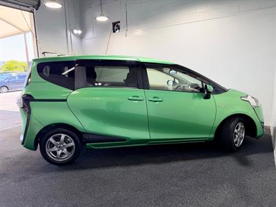 2015 Toyota Sienta - Thumbnail