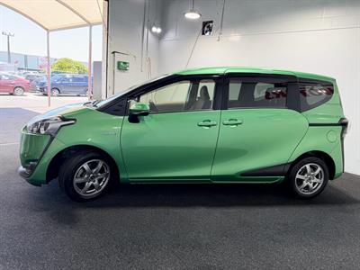 2015 Toyota Sienta - Thumbnail