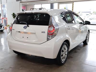 2013 Toyota Aqua - Thumbnail