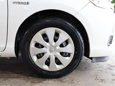 2013 Toyota Aqua - Thumbnail