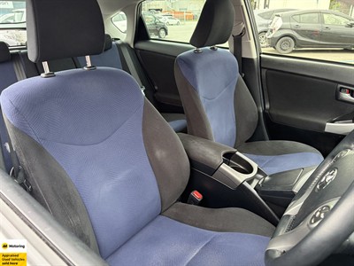 2014 Toyota Prius - Thumbnail