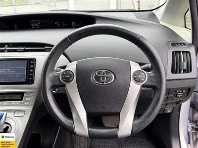 2014 Toyota Prius - Thumbnail