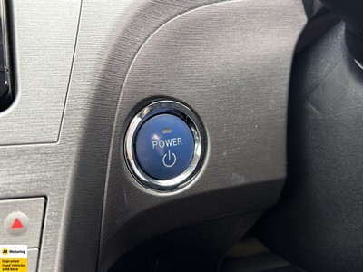 2014 Toyota Prius - Thumbnail