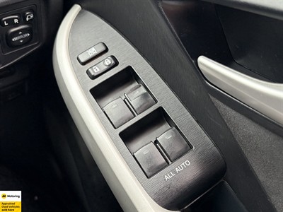 2014 Toyota Prius - Thumbnail