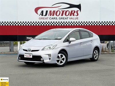 2014 Toyota Prius - Thumbnail