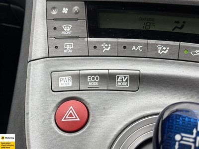 2014 Toyota Prius - Thumbnail