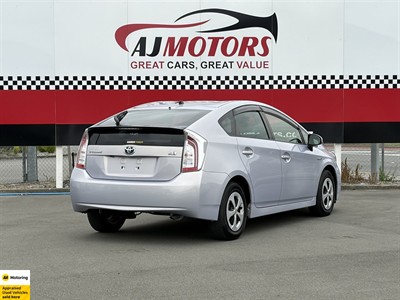 2014 Toyota Prius - Thumbnail