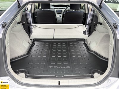 2014 Toyota Prius - Thumbnail