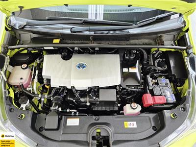 2017 Toyota Prius - Thumbnail