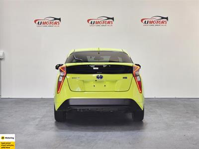2017 Toyota Prius - Thumbnail