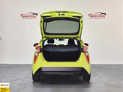 2017 Toyota Prius - Thumbnail