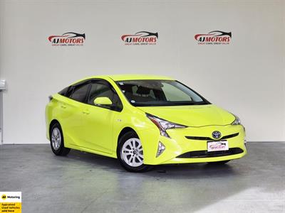 2017 Toyota Prius - Thumbnail
