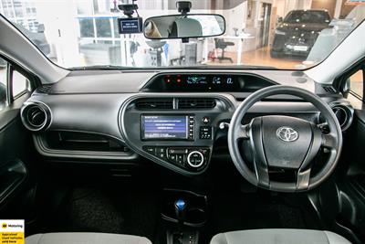 2020 Toyota Aqua - Thumbnail