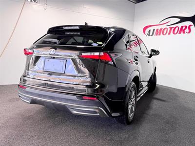 2014 Lexus NX 300h - Thumbnail