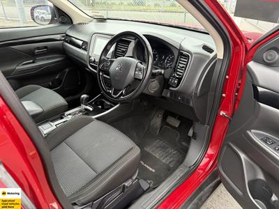 2022 Mitsubishi Outlander - Thumbnail