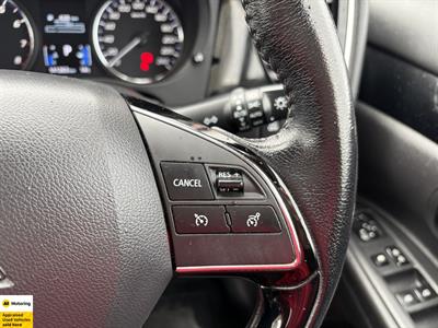 2022 Mitsubishi Outlander - Thumbnail