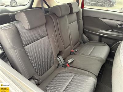 2022 Mitsubishi Outlander - Thumbnail