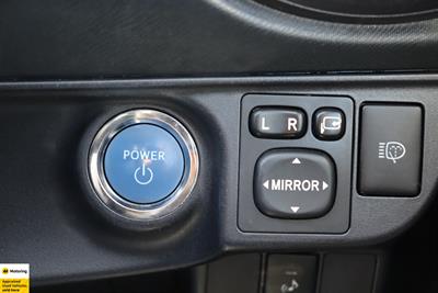 2013 Toyota Aqua - Thumbnail