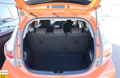 2013 Toyota Aqua - Thumbnail