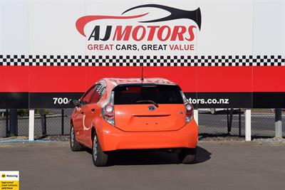 2013 Toyota Aqua - Thumbnail