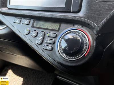 2014 Toyota Aqua - Thumbnail