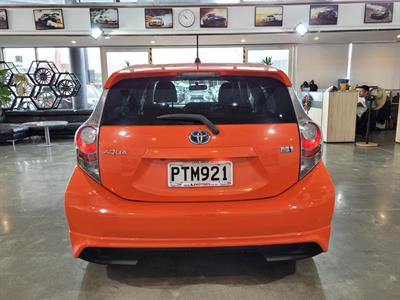 2012 Toyota Aqua - Thumbnail