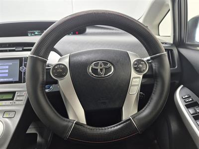 2013 Toyota Prius - Thumbnail