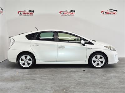 2013 Toyota Prius - Thumbnail