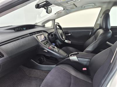 2013 Toyota Prius - Thumbnail